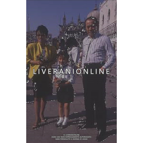 RETROSPETTIVA TOSHIRO MIFUNE REGISTA NELLA FOTO TOSHIRO MIFUNE A VENEZIA NELL\'ANNO 1989 CON LA FAMIGLIA AG ALDO LIVERANI SAS 