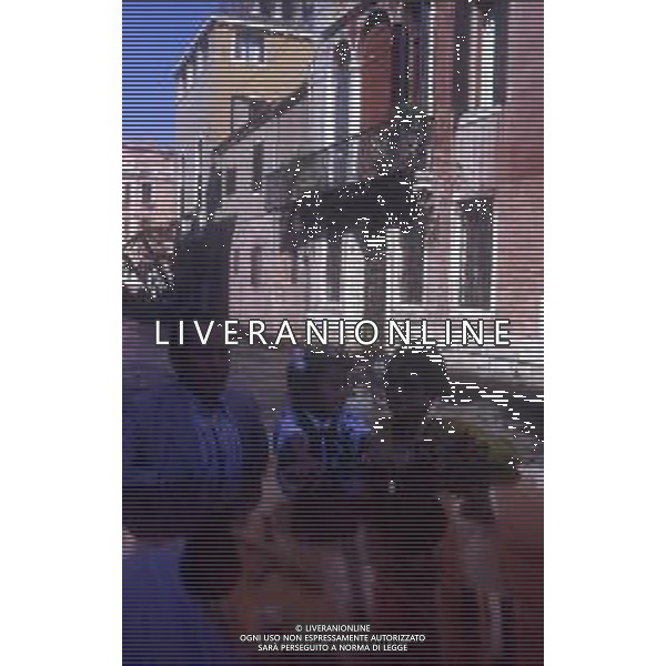 RETROSPETTIVA TOSHIRO MIFUNE REGISTA NELLA FOTO TOSHIRO MIFUNE A VENEZIA NELL\'ANNO 1989 CON LA FAMIGLIA AG ALDO LIVERANI SAS 