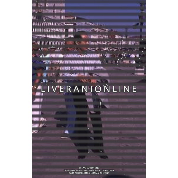RETROSPETTIVA TOSHIRO MIFUNE REGISTA NELLA FOTO TOSHIRO MIFUNE A VENEZIA NELL\'ANNO 1989 CON LA FAMIGLIA AG ALDO LIVERANI SAS 