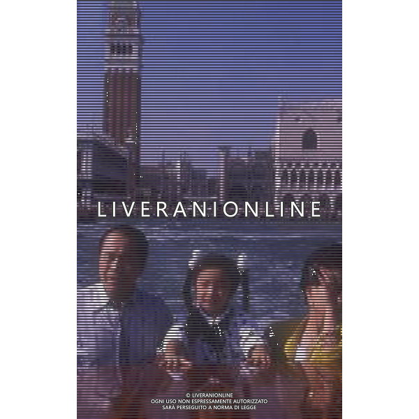 RETROSPETTIVA TOSHIRO MIFUNE REGISTA NELLA FOTO TOSHIRO MIFUNE A VENEZIA NELL\'ANNO 1989 CON LA FAMIGLIA AG ALDO LIVERANI SAS 