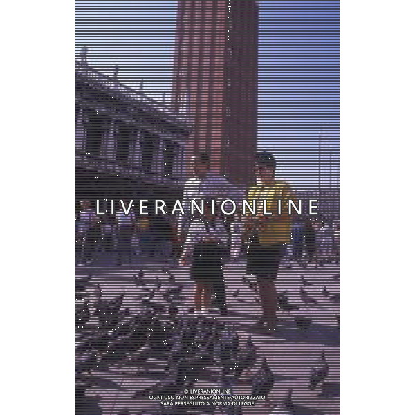 RETROSPETTIVA TOSHIRO MIFUNE REGISTA NELLA FOTO TOSHIRO MIFUNE A VENEZIA NELL\'ANNO 1989 CON LA FAMIGLIA AG ALDO LIVERANI SAS 