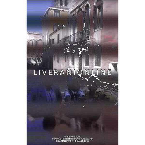RETROSPETTIVA TOSHIRO MIFUNE REGISTA NELLA FOTO TOSHIRO MIFUNE A VENEZIA NELL\'ANNO 1989 CON LA FAMIGLIA AG ALDO LIVERANI SAS 