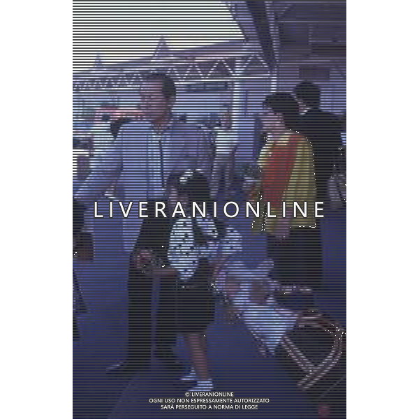 RETROSPETTIVA TOSHIRO MIFUNE REGISTA NELLA FOTO TOSHIRO MIFUNE A VENEZIA NELL\'ANNO 1989 CON LA FAMIGLIA AG ALDO LIVERANI SAS 