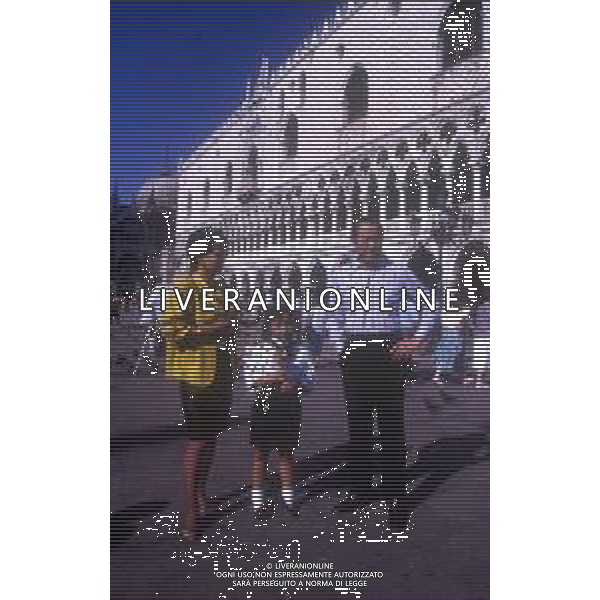RETROSPETTIVA TOSHIRO MIFUNE REGISTA NELLA FOTO TOSHIRO MIFUNE A VENEZIA NELL\'ANNO 1989 CON LA FAMIGLIA AG ALDO LIVERANI SAS 