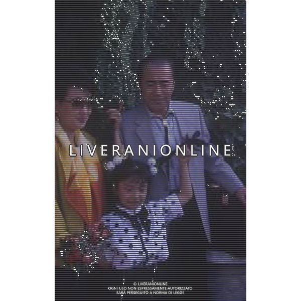 RETROSPETTIVA TOSHIRO MIFUNE REGISTA NELLA FOTO TOSHIRO MIFUNE A VENEZIA NELL\'ANNO 1989 CON LA FAMIGLIA AG ALDO LIVERANI SAS 