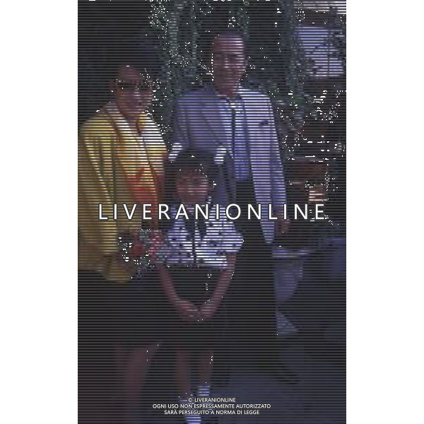 RETROSPETTIVA TOSHIRO MIFUNE REGISTA NELLA FOTO TOSHIRO MIFUNE A VENEZIA NELL\'ANNO 1989 CON LA FAMIGLIA AG ALDO LIVERANI SAS 