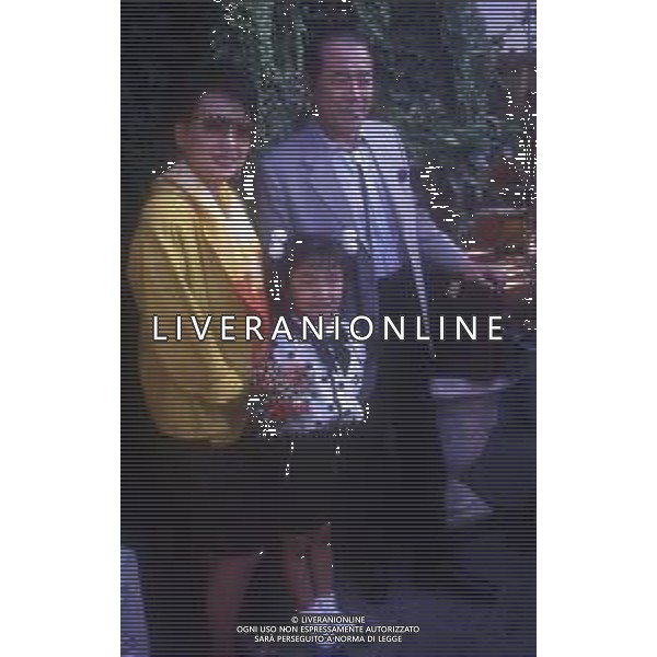 RETROSPETTIVA TOSHIRO MIFUNE REGISTA NELLA FOTO TOSHIRO MIFUNE A VENEZIA NELL\'ANNO 1989 CON LA FAMIGLIA AG ALDO LIVERANI SAS 