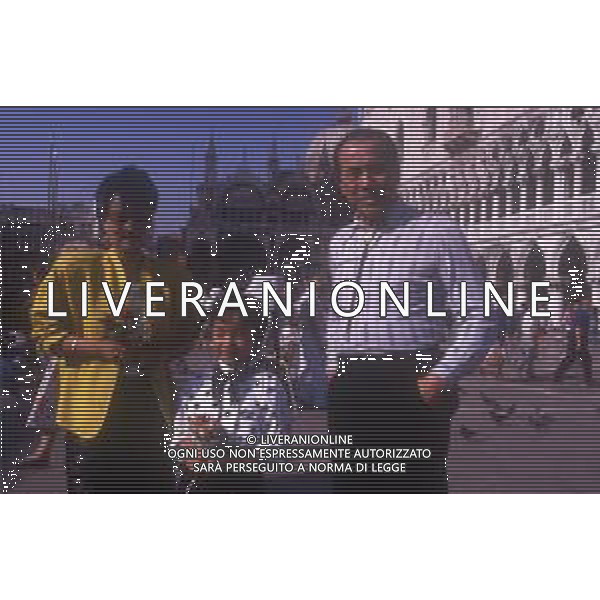 RETROSPETTIVA TOSHIRO MIFUNE REGISTA NELLA FOTO TOSHIRO MIFUNE A VENEZIA NELL\'ANNO 1989 CON LA FAMIGLIA AG ALDO LIVERANI SAS 