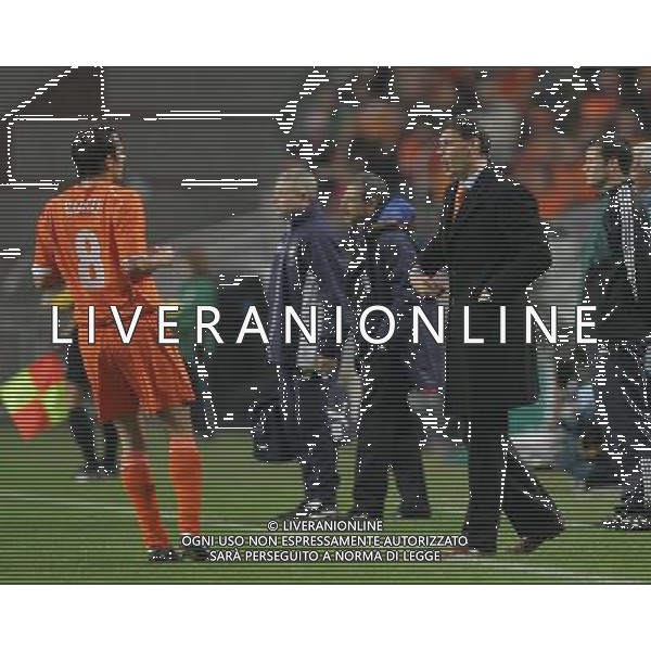 Amsterdam 12 novembre 2005 Olanda - Italia amichevole nella foto: Cocu e Van Basten Marco foto Luzzani / Ag. Aldo Liverani