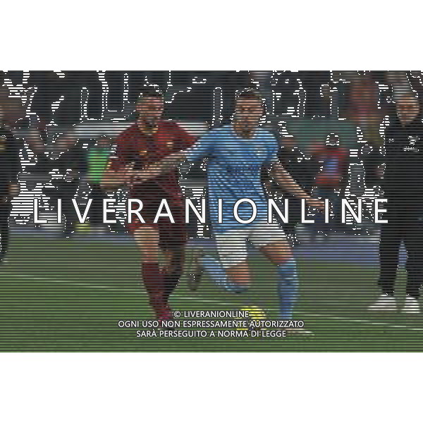 Lazio vs Roma Campionato Serie A TIM - 27 Giornata - Stadio Olimpico - Roma 19-03-2023 nella foto sergej Milinkovic Savic e Bryan Cristante ©Federico Gaetano / AGENZIA ALDO LIVERANI SAS