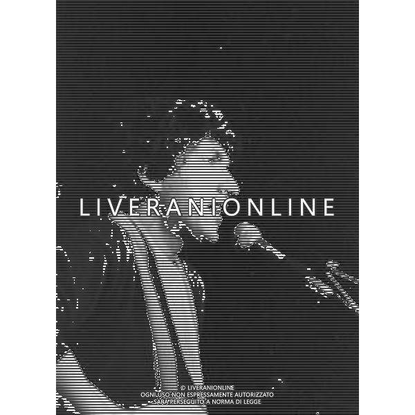 RETROSPETTIVA EUGENIO BENNATO CANTAUTORE NELLA FOTO IN CONCERTO A MILANO NEL 1984 ©Archivio Giovanni Liverani / AGENZIA ALDO LIVERANI SAS