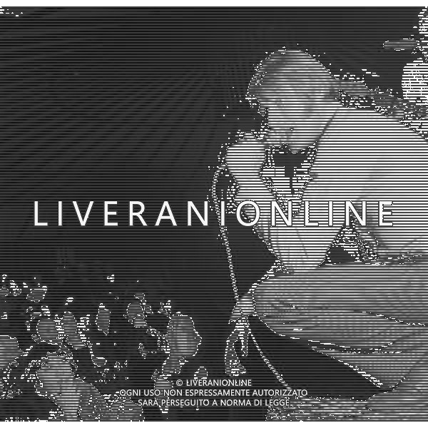 RETROSPETTIVA NINO FERRER (PSEUDONIMO AGOSTINO ARTURO MARIA FERRARI) CANTAUTORE  NELLA FOTO SI ESIBISCE ALLE ROTONDE DI GARLASCO (PAVIA) NELL\'ANNO 1969 AG ALDO LIVERANI SAS