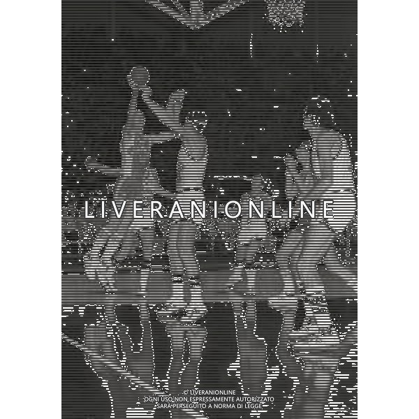 1980-1981 BOLOGNA -CAMPIONATO DI BASKET SERIE A1 SINUDYNE BOLOGNA-SCAVOLINI PESARO NELLA FOTO MIKE SILVESTER AG ALDO LIVERANI SAS