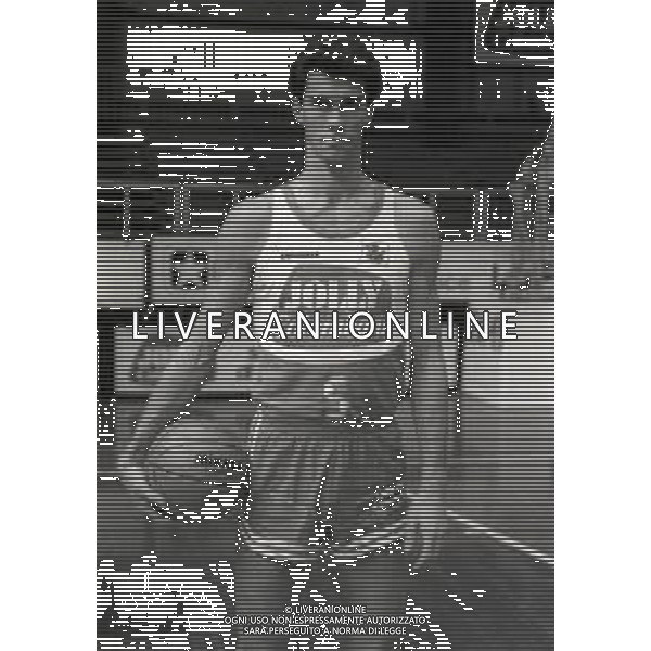 RETROSPETTIVA FAUSTO BARGNA BASKET NELLA FOTO FAUSTO BARGNA CON LA MAGLIA DELLA JOLLICOLOMBANI CANTU\' NELL\'ANNO 1984-1985 FOTO ENRICO LIVERANI-AG ALDO LIVERANI SAS