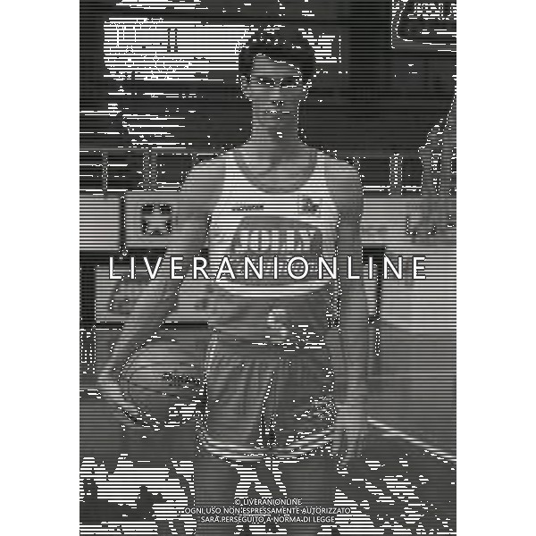 RETROSPETTIVA FAUSTO BARGNA BASKET NELLA FOTO FAUSTO BARGNA CON LA MAGLIA DELLA JOLLICOLOMBANI CANTU\' NELL\'ANNO 1984-1985 FOTO ENRICO LIVERANI-AG ALDO LIVERANI SAS