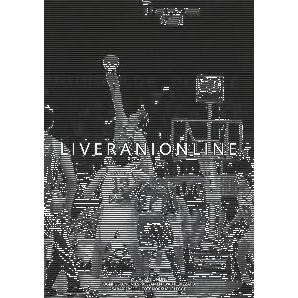 14-01-1995 MILANO CAMPIONATO DI BASKET SERIE A1 STEFANEL MILANO -BIREX VERONA 94-63 NELLA FOTO AZIONE DI GIOCO AG ALDO LIVERANI SAS