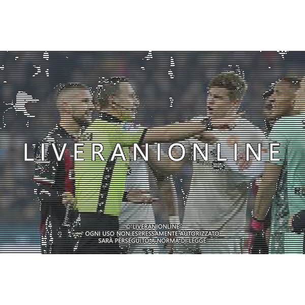 Foto Paola Garbuio/Aldo Liverani Udinese - milan campionato Calcio serie A Tim 18 Marzo 2023 - Udine, Italia - sport, calcio Udinese-Milan Nella foto: arbitro Daniele Doveri, proteste dell’udinese Rodrigo Becao, Ante Rebic e Jaka Bijol ©AGENZIA ALDO LIVERANI SAS