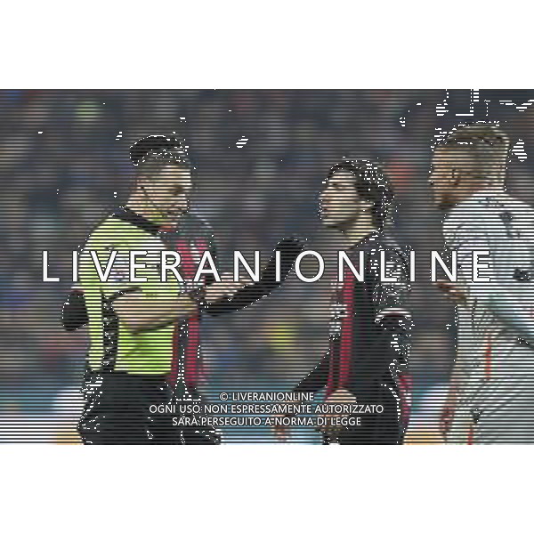 Foto Paola Garbuio/Aldo Liverani Udinese - milan campionato Calcio serie A Tim 18 Marzo 2023 - Udine, Italia - sport, calcio Udinese-Milan Nella foto: arbitro Daniele Doveri, proteste dell’udinese Rodrigo Becao, Sandro Tonali ©AGENZIA ALDO LIVERANI SAS