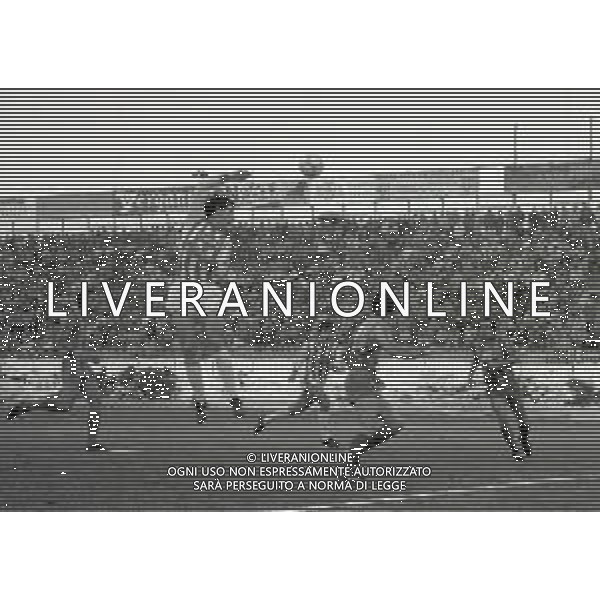 18-01-1987 CREMONA-CAMPIONATO DI CALCIO SERIE B CREMONESE- VICENZA 2-1 NELLA FOTO AZIONE DI GIOCO AG ALDO LIVERANI SAS