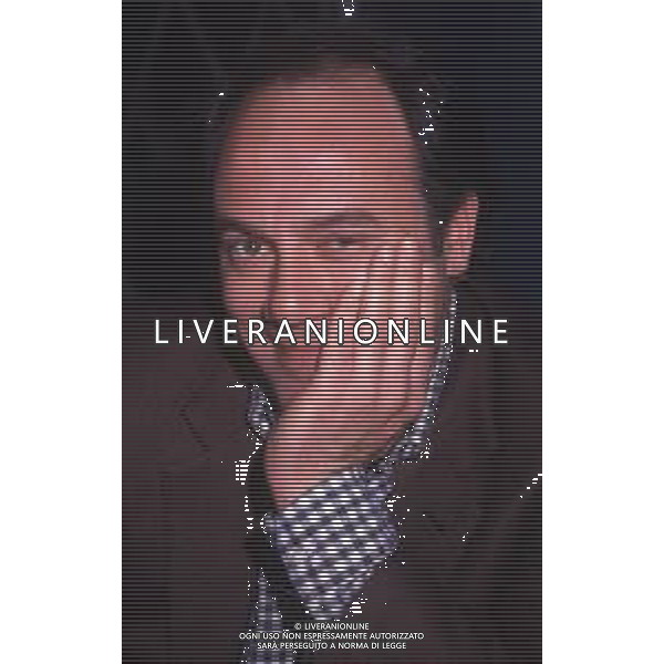 RETROSPETTIVA CARLO VERDONE ATTORE NELLA FOTO CARLO VERDONE NELL\'ANNO 1989 A MILANO TERRAZZA MARTINI ALLA PRESENTAZIONE DEL FILM“IL BAMBINO E IL POLIZIOTTO“ AG ALDO LIVERANI SAS 