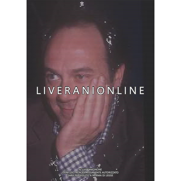 RETROSPETTIVA CARLO VERDONE ATTORE NELLA FOTO CARLO VERDONE NELL\'ANNO 1989 A MILANO TERRAZZA MARTINI ALLA PRESENTAZIONE DEL FILM“IL BAMBINO E IL POLIZIOTTO“ AG ALDO LIVERANI SAS 