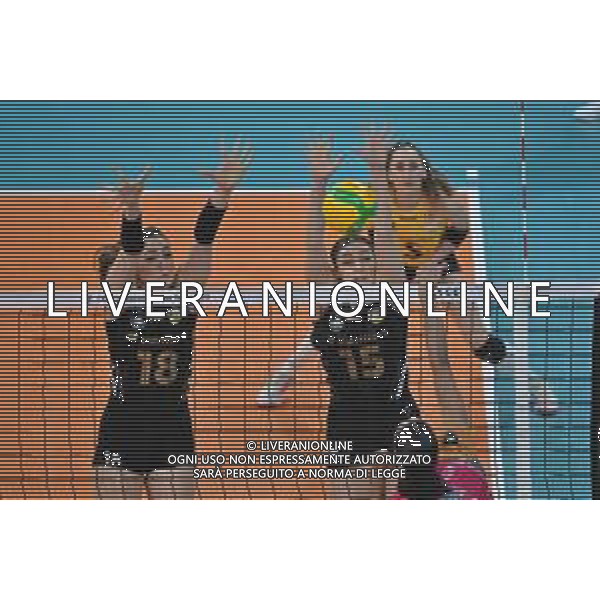TVRG Zehra Gunes (VakifBank Istanbul) SX e Kara Bajema (VakifBank Istanbul) DX e dietro Ayca Aykac (VakifBank Istanbul) Vero Volley Milano vs VakifBank Istanbul Milano 21-03-2023 Allianz Cloud - PalaLido CEV Champions League femminile - quarti di finale gara di ritorno foto Roberto Garavaglia/ag. Aldo Liverani sas