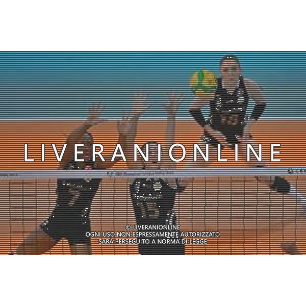 TVRG Chiaka Ogbogu (VakifBank Istanbul) SX e Kara Bajema (VakifBank Istanbul) DX e dietro Zehra Gunes (VakifBank Istanbul) Vero Volley Milano vs VakifBank Istanbul Milano 21-03-2023 Allianz Cloud - PalaLido CEV Champions League femminile - quarti di finale gara di ritorno foto Roberto Garavaglia/ag. Aldo Liverani sas