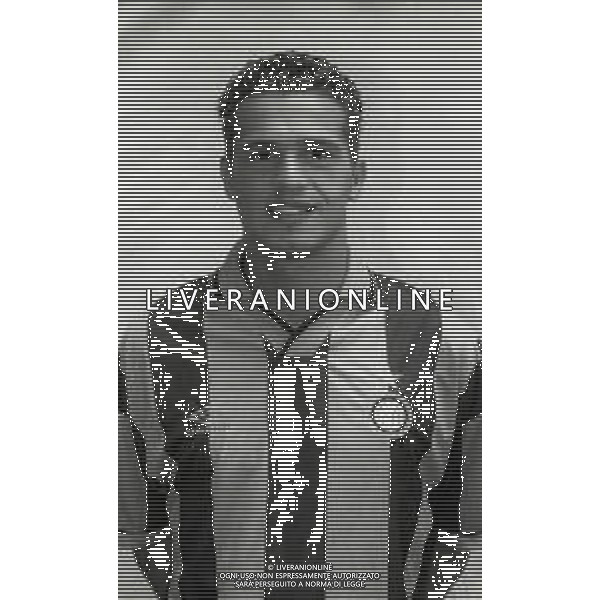RETROSPETTIVA ARTURO DI NAPOLI CALCIATORE NELLA FOTO ARTURO DI NAPOLI CON LA MAGLIA DELL\' INTER NELL\'ANNO 1995-1996 AG ALDO LIVERANI SAS