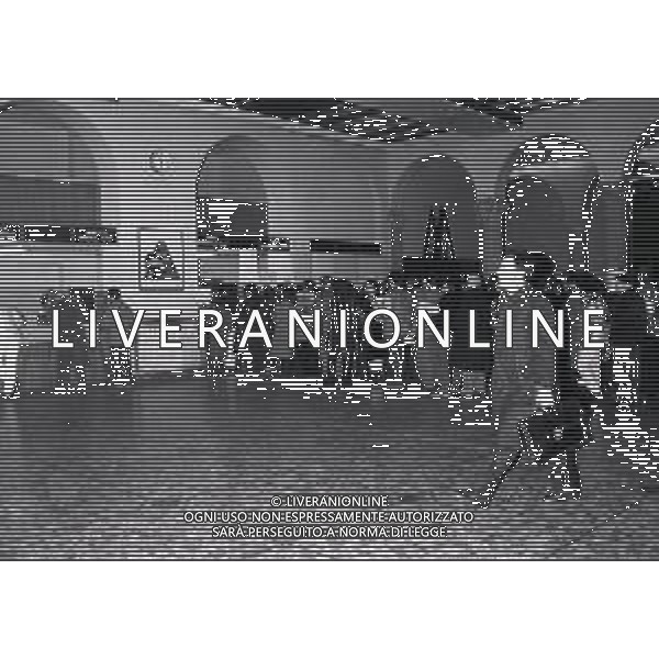 1987 MILANO PALAZZO ACI PAGAMENTO BOLLO AUTOMOBILE NELLA FOTO I MILANESI IN CODA PER IL PAGAMENTO DEL BOLLO DELL\'AUTOMOBILE AG ALDO LIVERANI SAS