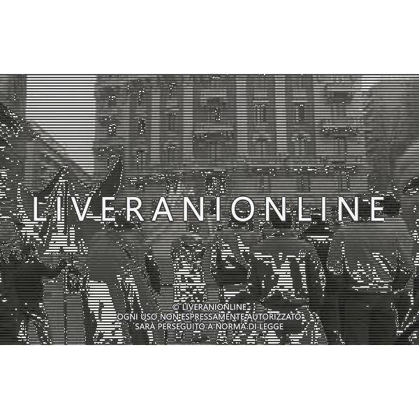 1978 MILANO PIAZZA MEDAGLIE D\'ORO MANIFESTAZIONE FLM CONTRO I LICENZIAMENTI NELLA FOTO I MANIFESTANTI AG ALDO LIVERANI SAS