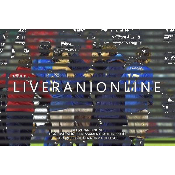 ITALIA - UNGHERIA UNDER 21 FERMO 15/11/2005 NELLA FOTO: ESULTANZA DEGLI AZZURRI CHE FESTAGGIANO A FINE GARA PH BELLINI/AGENZIA ALDO LIVERANI