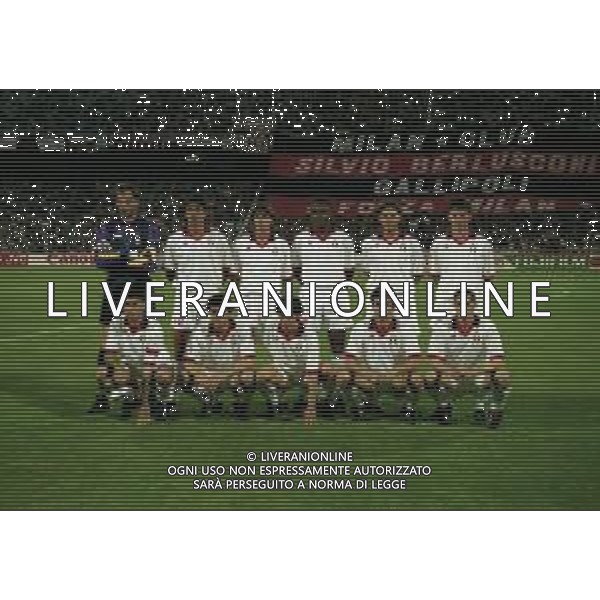 1994 ATENE-FORMAZIONE MILAN CALCIO FINALE DI COPPA CAMPIONI BARCELLONA-MILAN NELLA FOTO LA FORMAZIONE DEL MILAN 1994 DA SIN IN PIEDI SEBASTIANO ROSSI-PAOLO MADINI-FILIPPO GALLI-MARCEL DESAILLY- ZVONIMIR BOBAN-CHRISTIAN PANUCCI SED DA SIN MAURO TASSOTTI-ROBERTO DONADONI-DEMETRIO ALBERTINI-DEJAN SAVIDEVICE DANIELE MASSARO AG ALDO LIVERANI SAS