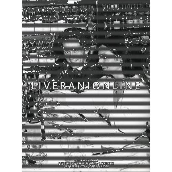 RETROSPETTIVA GIORGIO FALK INDUSTRIALE NELLA FOTO GIORGIO FALK CON ROSANNA SCHIAFFINO NELL\'ANNO 1982  AG ALDO LIVERANI SAS 