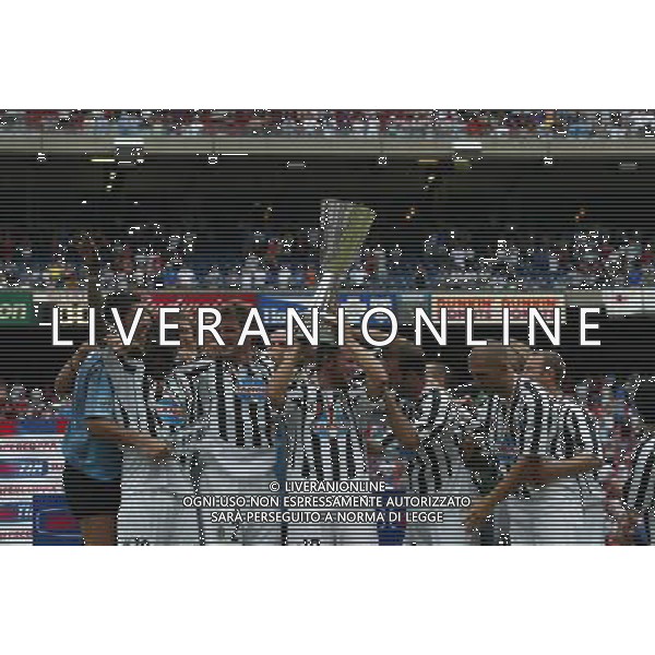 NEW YORK 3/08/2003 SUPERCOPPA ITALIANA NELLA FOTO JUVENTUS CON LA COPPA FOTO ALDO LIVERANI