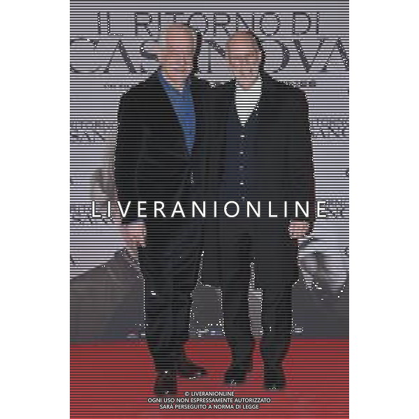 TVRG Photocall Il Ritorno di Casanova nella foto Toni Servillo SX e Gabriele Salvatores DX Milano 28-03-2023 Photocall in occasione della premiere del film Il Ritorno di Casanova foto Roberto Garavaglia/ag. Aldo Liverani sas/ AGENZIA ALDO LIVERANI SAS