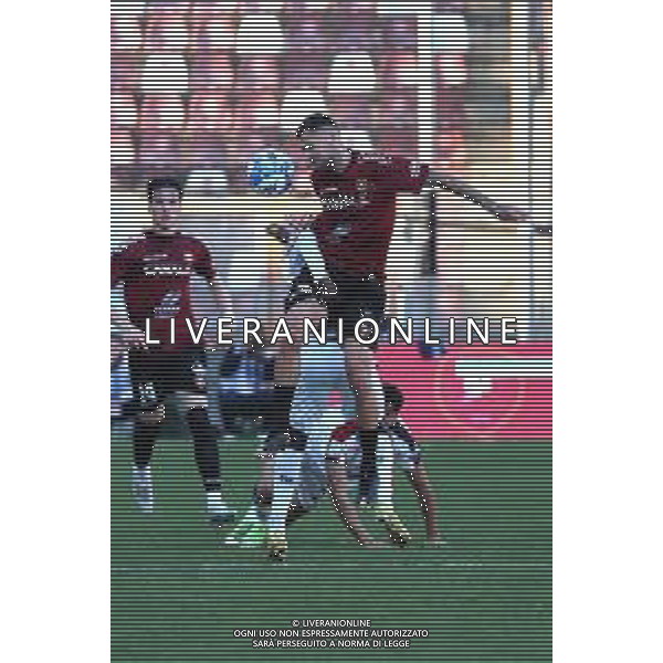 18.03..2023 REGGIO CALABRIA STADIO ORESTE GRANILLO. CAMPIONATO NAZIONALE SERIE B REGGINA VS CAGLIARI IN FOTO JEREMY MENEZ REGGINA CONTRASTATO DA ANTOINE MAKOUMBOU CAGLIARI ©PASQUALE GARREFFA / AGENZIA ALDO LIVERANI SAS