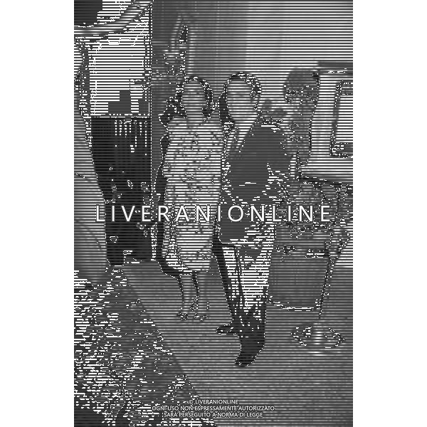 RETROSPETTIVA EMILIO FEDE GIORNALISTA E CONDUTTORE TELEVISIVO NELLA FOTO CON LA MOGLIE DIANA DE FEO NEL 1983 ©Archivio Giovanni Liverani / AGENZIA ALDO LIVERANI SAS