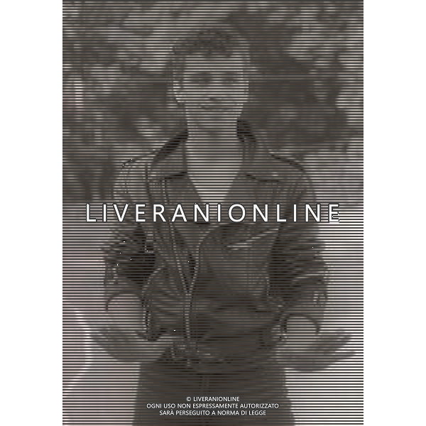 RETROSPETTIVA EROS RAMAZZOTTI CANTANTE NELLA FOTO EROS RAMAZZOTTI A SANREMO NELL\'ANNO 1984 AG ALDO LIVERANI SAS