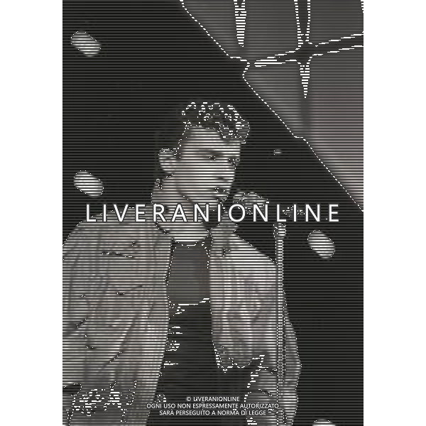 RETROSPETTIVA EROS RAMAZZOTTI CANTANTE NELLA FOTO EROS RAMAZZOTTI A SANREMO NELL\'ANNO 1984 AG ALDO LIVERANI SAS