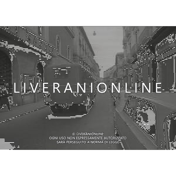 1975 -CATANZARO PROCESSO IN CORTE D\'ASSISE IN APPELLO A FRANCO FREDA E GIOVANNI VENTURA PER LA STRAGE DI PIAZZA FONTANA A MILANO NELLA FOTO LA POLIZIA PER LE VIE DI CATANZARO AG ALDO LIVERANI SAS