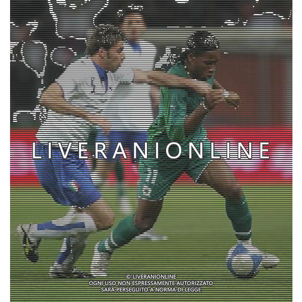 Ginevra 16/11/2005 Italia - Costa d\'Avorio amichevole nazionale nella foto Didier Drogba e Barzagli Andrea ph andry/agenzia aldo liverani