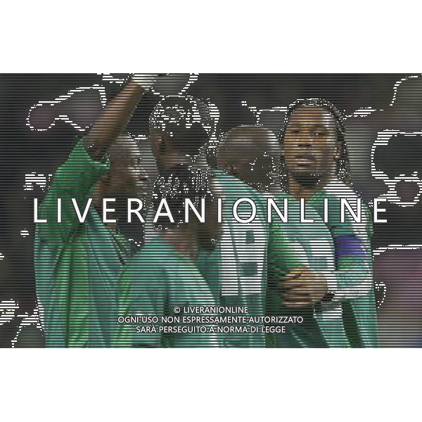 Ginevra 16/11/2005 Italia - Costa d\'Avorio amichevole nazionale nella foto Didier Drogba con i compagni ph luzzani/agenzia aldo liverani