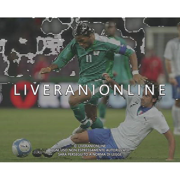 Ginevra 16/11/2005 Italia - Costa d\'Avorio amichevole nazionale nella foto Didier Drogba e Barone Simone ph andry/agenzia aldo liverani