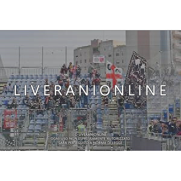 1-4-2023. Cagliari Calcio-F.C. Sudtirol AltoAdige. 30° giornata serie BKT 2022/2023, stadio Unipol Domus Cagliari. Foto Salvatore Moi/Aldo Liverani s.a.s. Nella foto: Tifosi del F.C. Sudtirol Alto Adige in trasferta, nel settore ospiti dello stadio Unipol Domus di Cagliari. ©MOI SALVATORE / AGENZIA ALDO LIVERANI SAS