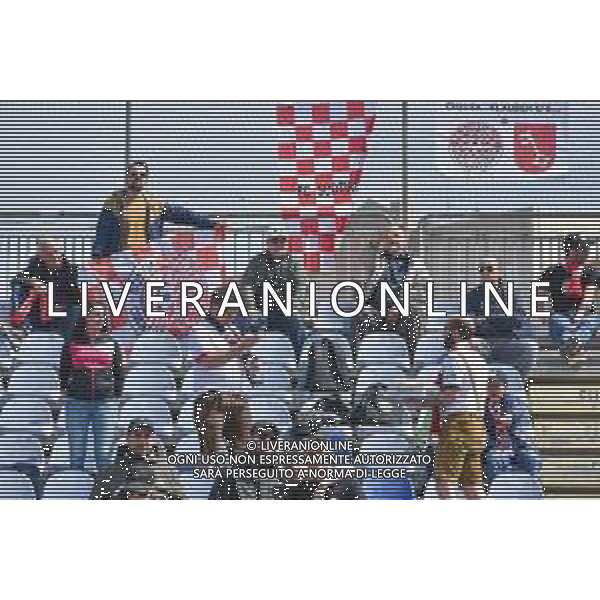 1-4-2023. Cagliari Calcio-F.C. Sudtirol AltoAdige. 30° giornata serie BKT 2022/2023, stadio Unipol Domus Cagliari. Foto Salvatore Moi/Aldo Liverani s.a.s. Nella foto: Tifosi del F.C. Sudtirol Alto Adige in trasferta, nel settore ospiti dello stadio Unipol Domus di Cagliari. ©MOI SALVATORE / AGENZIA ALDO LIVERANI SAS