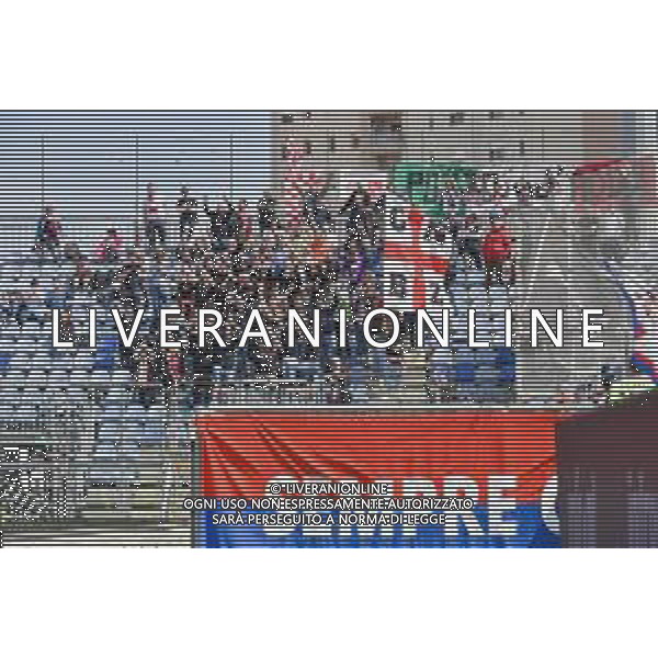 1-4-2023. Cagliari Calcio-F.C. Sudtirol AltoAdige. 30° giornata serie BKT 2022/2023, stadio Unipol Domus Cagliari. Foto Salvatore Moi/Aldo Liverani s.a.s. Nella foto: Tifosi del F.C. Sudtirol Alto Adige in trasferta, nel settore ospiti dello stadio Unipol Domus di Cagliari. ©MOI SALVATORE / AGENZIA ALDO LIVERANI SAS