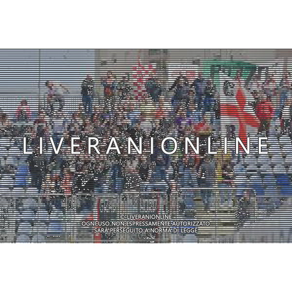 1-4-2023. Cagliari Calcio-F.C. Sudtirol AltoAdige. 30° giornata serie BKT 2022/2023, stadio Unipol Domus Cagliari. Foto Salvatore Moi/Aldo Liverani s.a.s. Nella foto: Tifosi del F.C. Sudtirol Alto Adige in trasferta, nel settore ospiti dello stadio Unipol Domus di Cagliari. ©MOI SALVATORE / AGENZIA ALDO LIVERANI SAS