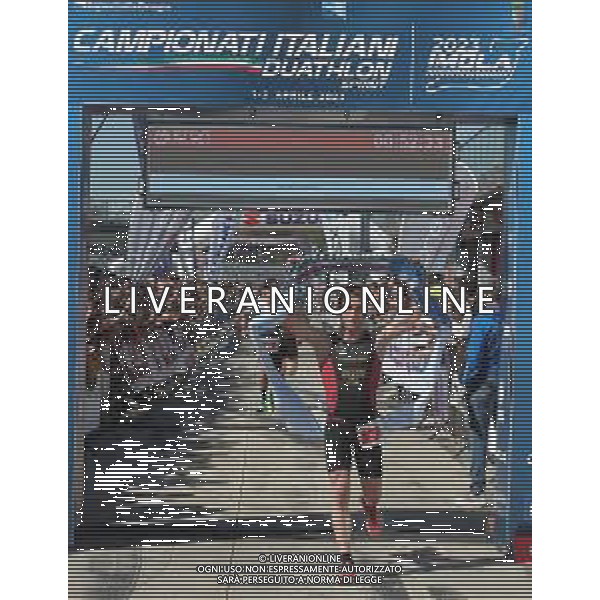 IMOLA 01 04 2023 AUTODROMO ENZO E DINO FERRARI DUATHLON CAMPIONATO ITALIANO ASSOLUTO CATEGORIA MASCHILE E FEMMINILE NELLA FOTO SAMUELE ANGELINI IL VINCITORE DELLA GARA MASCHILE ©SANNA / AGENZIA ALDO LIVERANI SAS