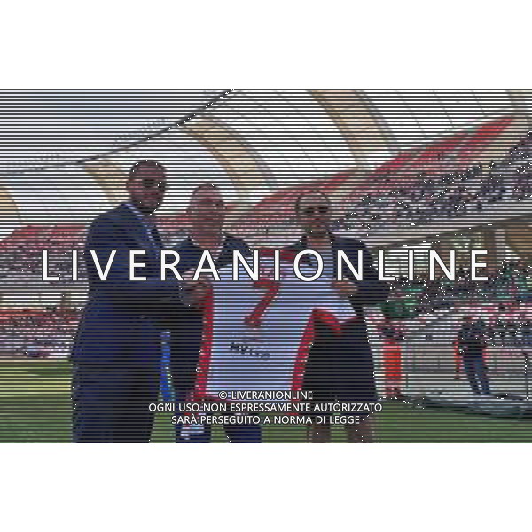 David Platt SSC Bari legend during the Italian soccer Serie B match SSC Bari vs Benevento Calcio on April 1, 2023 at the San Nicola stadium in Bari, Italy. Photo by Emmanuele Mastrodonato/ag. Aldo Liverani sas / AGENZIA ALDO LIVERANI SAS