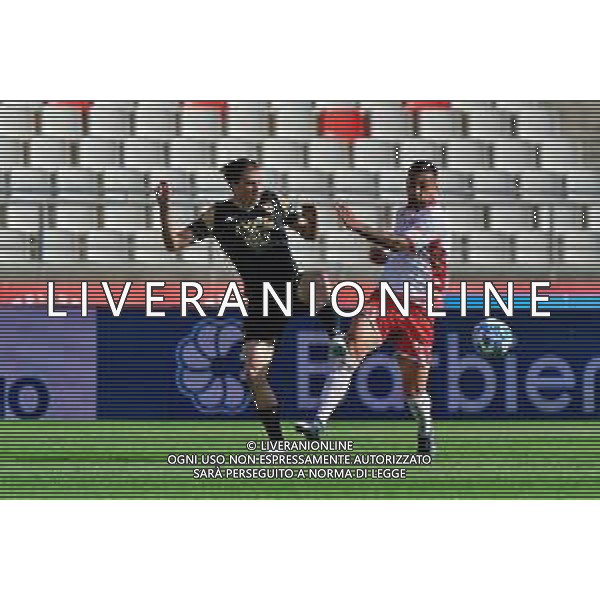 Mattia Maita (SSC Bari) and Daam Foulon (Benevento Calcio) during the Italian soccer Serie B match SSC Bari vs Benevento Calcio on April 1, 2023 at the San Nicola stadium in Bari, Italy. Photo by Emmanuele Mastrodonato/ag. Aldo Liverani sas / AGENZIA ALDO LIVERANI SAS